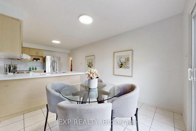 125 Roxanne Cres, House detached with 4 bedrooms, 4 bathrooms and 6 parking in Toronto ON | Image 3