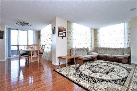 lph10 - 9 Northern Heights Dr, Condo with 3 bedrooms, 2 bathrooms and 1 parking in Richmond Hill ON | Image 2