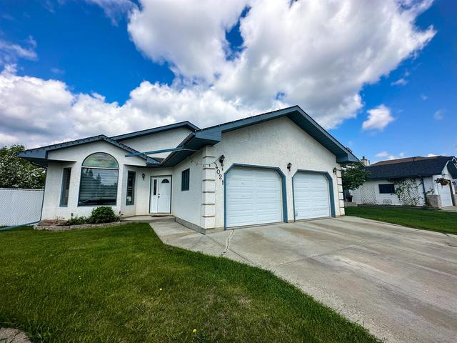 4021 55 Ave, House detached with 4 bedrooms, 3 bathrooms and 2 parking in Whitecourt AB | Image 1
