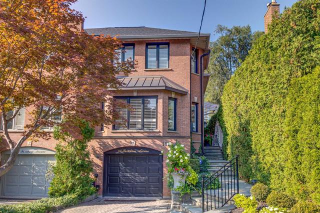 118 Farnham Ave, House semidetached with 3 bedrooms, 4 bathrooms and 3 parking in Toronto ON | Image 1