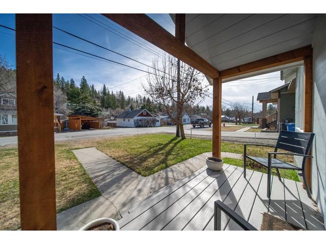 8 103rd Avenue, House detached with 4 bedrooms, 2 bathrooms and null parking in Kimberley BC | Image 4