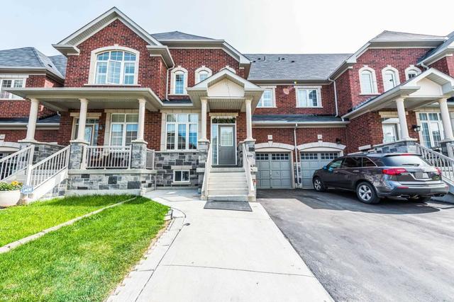 39 Saint Dennis Rd, House attached with 4 bedrooms, 3 bathrooms and 4 parking in Brampton ON | Image 1