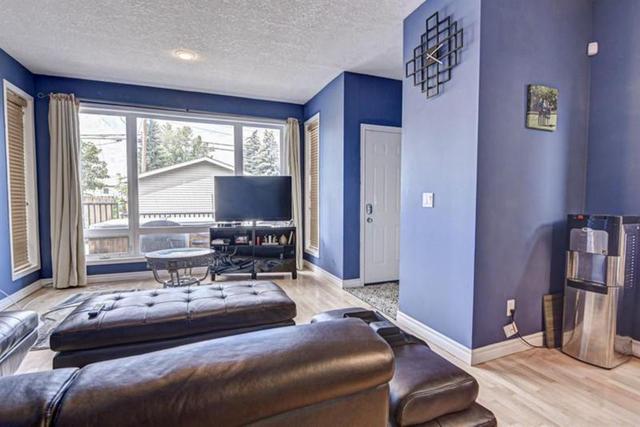 906 69 Avenue Sw, House detached with 4 bedrooms, 3 bathrooms and 2 parking in Calgary AB | Image 9