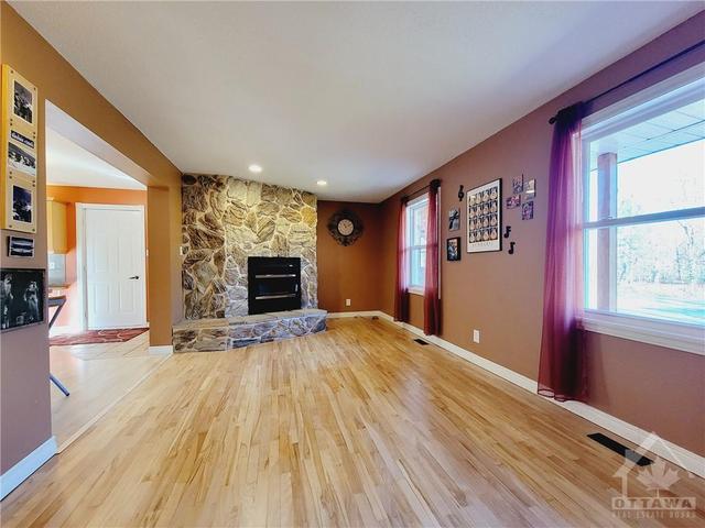 215 Fireside Drive, House detached with 4 bedrooms, 3 bathrooms and 10 parking in Ottawa ON | Image 9