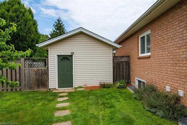 7967 Oakridge Dr, House detached with 3 bedrooms, 3 bathrooms and 8 parking in Niagara Falls ON | Image 15