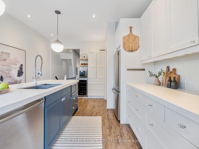 165 Delaware Ave, House semidetached with 4 bedrooms, 4 bathrooms and 0 parking in Toronto ON | Image 2