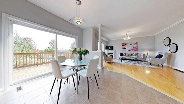28 Sunburst Cres, House detached with 5 bedrooms, 5 bathrooms and 4 parking in Markham ON | Image 4