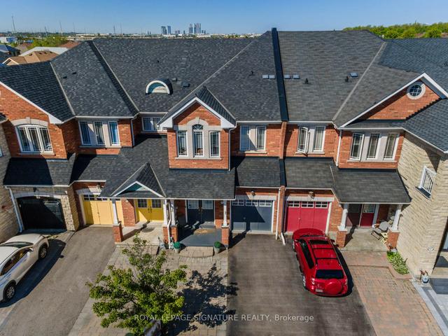 93 Daniel Reaman Cres, House attached with 3 bedrooms, 3 bathrooms and 3 parking in Vaughan ON | Image 12