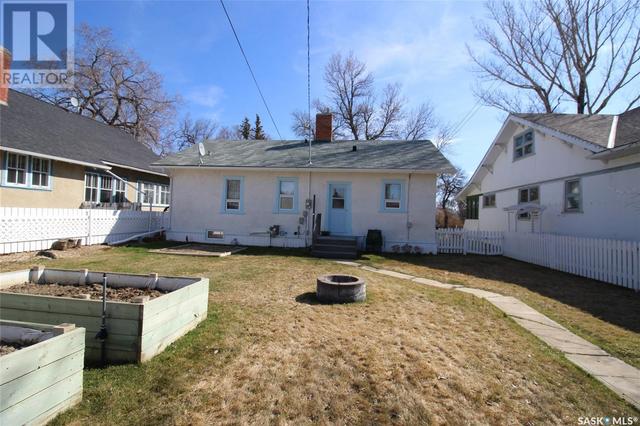 671 2nd Street E, House detached with 2 bedrooms, 1 bathrooms and null parking in Shaunavon SK | Image 26