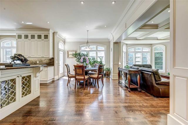 31 Vernham Crt, House detached with 5 bedrooms, 8 bathrooms and 7 parking in Toronto ON | Image 2