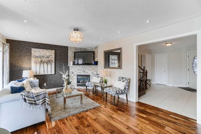 30 Willow Heights Crt, House detached with 3 bedrooms, 4 bathrooms and 6 parking in Brampton ON | Image 3