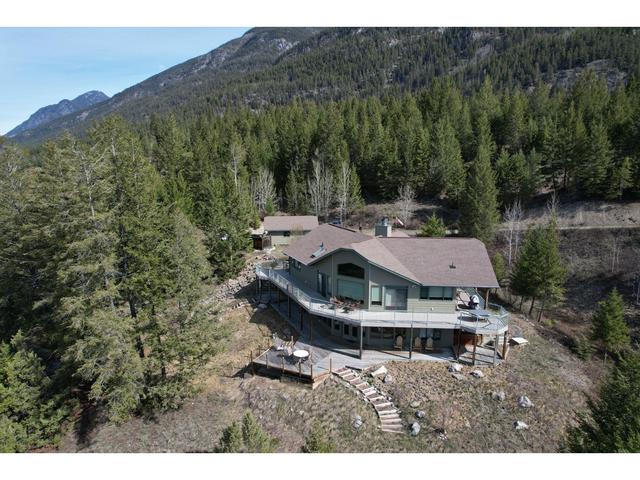 2360/2380 Highway 95, House detached with 4 bedrooms, 3 bathrooms and null parking in East Kootenay G BC | Image 3