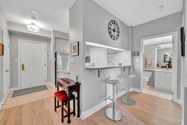 411 - 2 Aberfoyle Cres, Condo with 1 bedrooms, 1 bathrooms and 1 parking in Toronto ON | Image 3