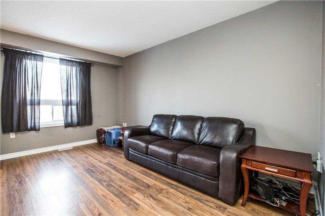 32 Pass Crt, House attached with 2 bedrooms, 2 bathrooms and 2 parking in Barrie ON | Image 6