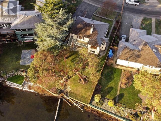 304 Uganda Ave, House detached with 2 bedrooms, 2 bathrooms and 5 parking in Esquimalt BC | Image 1