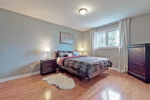 236 Cherokee Blvd, House semidetached with 3 bedrooms, 3 bathrooms and 3 parking in Toronto ON | Image 7