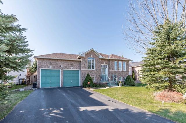 13 Tamarack Cres, House detached with 2 bedrooms, 2 bathrooms and 8 parking in Wasaga Beach ON | Image 1