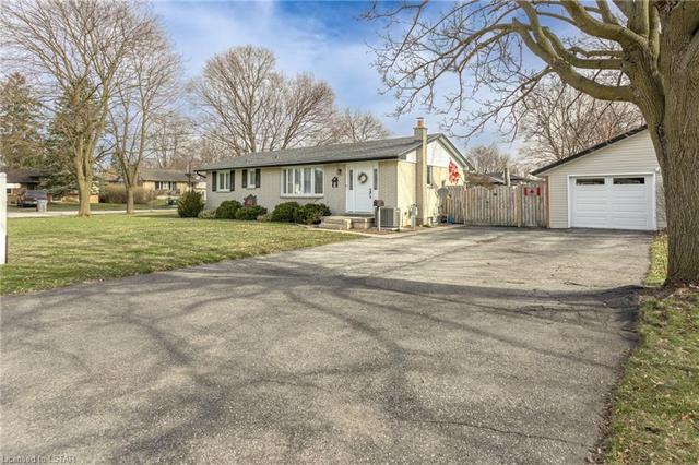 8 Dell Drive, House detached with 3 bedrooms, 1 bathrooms and 8 parking in Strathroy Caradoc ON | Image 42