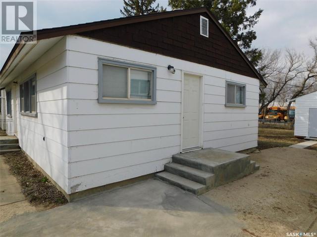 509 2nd Avenue E, House detached with 3 bedrooms, 1 bathrooms and null parking in Assiniboia SK | Image 13
