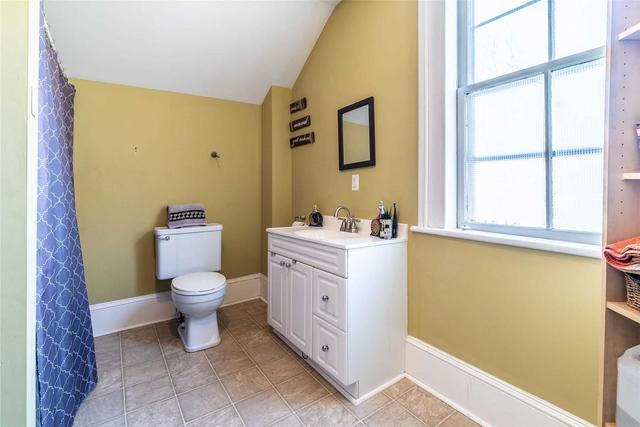 7 Sussex St N, House detached with 3 bedrooms, 2 bathrooms and 5 parking in Kawartha Lakes ON | Image 7