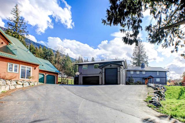 42160 Majuba Hill Road, House detached with 6 bedrooms, 5 bathrooms and null parking in Chilliwack BC | Image 1