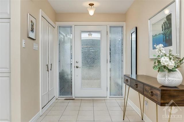 455 Crestview Road, House detached with 3 bedrooms, 3 bathrooms and 6 parking in Ottawa ON | Image 3