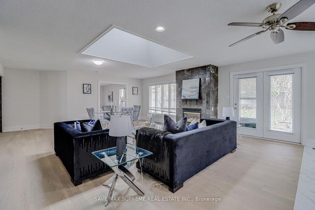10 Curtiss Crt, House detached with 4 bedrooms, 3 bathrooms and 10 parking in Barrie ON | Image 3