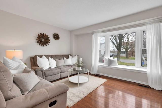 1476 Fenelon Cres, House semidetached with 3 bedrooms, 2 bathrooms and 5 parking in Oshawa ON | Image 1