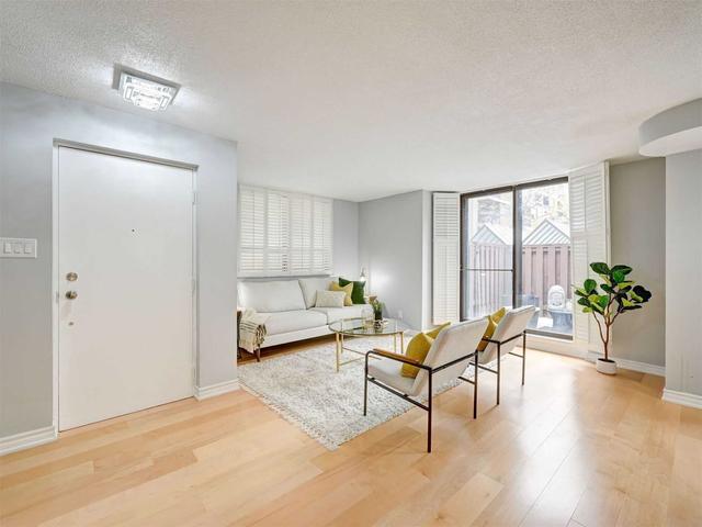 th03 - 89 Mccaul St, Townhouse with 4 bedrooms, 3 bathrooms and 0 parking in Toronto ON | Image 37