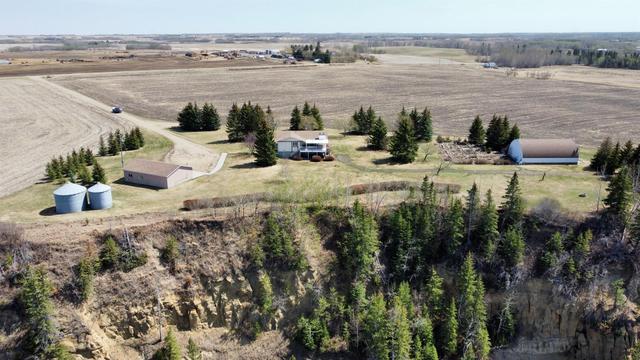 38118 Range Road 235, House detached with 4 bedrooms, 2 bathrooms and 8 parking in Red Deer County AB | Image 37