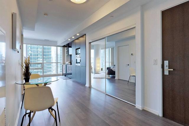 3603 - 70 Temperance St, Condo with 1 bedrooms, 1 bathrooms and 0 parking in Toronto ON | Image 3