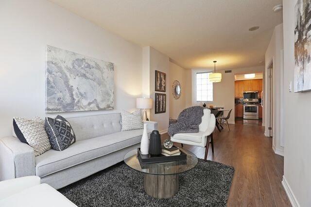 2007 - 55 Bloor St E, Condo with 2 bedrooms, 2 bathrooms and 1 parking in Toronto ON | Image 2