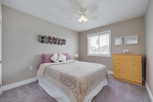 16 Lowry Crt, House detached with 4 bedrooms, 3 bathrooms and 6 parking in Barrie ON | Image 2