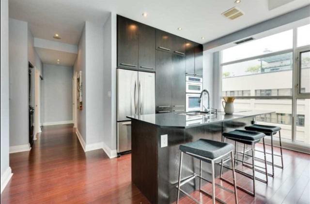 1007 - 8 Wellesley St E, Condo with 2 bedrooms, 2 bathrooms and 1 parking in Toronto ON | Image 4