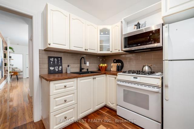 2185 Dundas St W, House attached with 3 bedrooms, 3 bathrooms and 0 parking in Toronto ON | Image 15