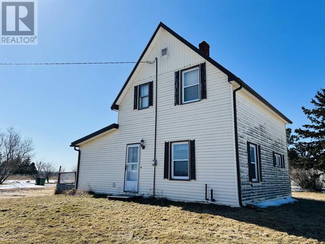 30519 Western Road, House detached with 2 bedrooms, 1 bathrooms and null parking in Wellington FD PE | Image 3