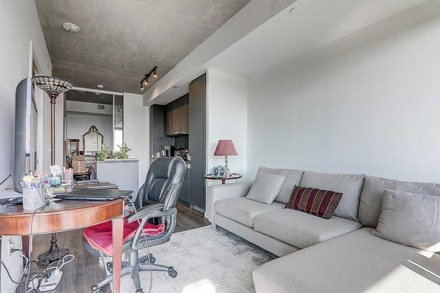 517 - 7 Smith Cres, Condo with 2 bedrooms, 1 bathrooms and 1 parking in Toronto ON | Image 4