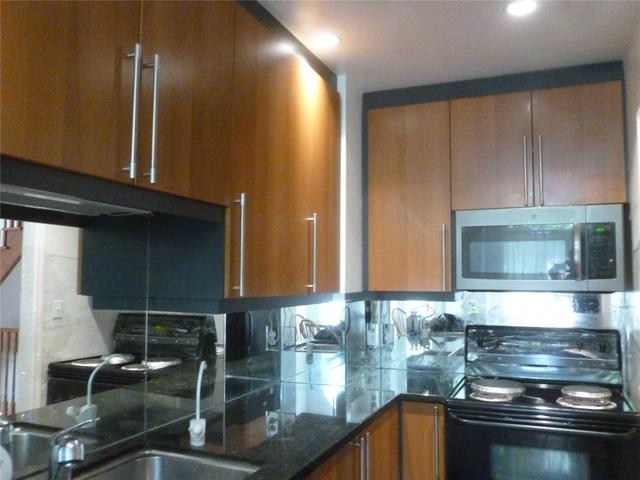 515 - 11 Everson Dr, Townhouse with 3 bedrooms, 3 bathrooms and 1 parking in Toronto ON | Image 3