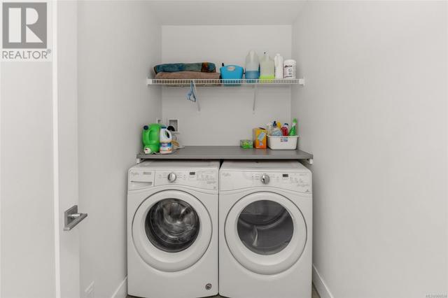 Laundry on Upper Level | Image 18