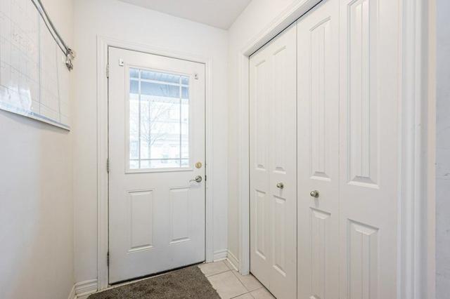 35 Oldfield Dr, Townhouse with 3 bedrooms, 3 bathrooms and 2 parking in Guelph ON | Image 12