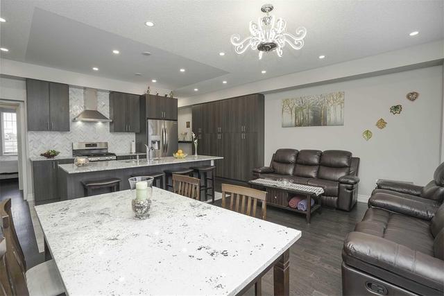 8642 Financial Dr, House attached with 5 bedrooms, 4 bathrooms and 1 parking in Brampton ON | Image 13