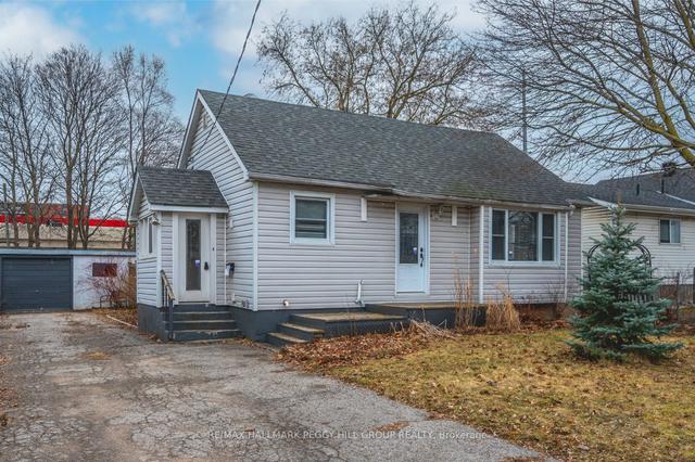 113 Henry St, House detached with 2 bedrooms, 1 bathrooms and 7 parking in Barrie ON | Image 1