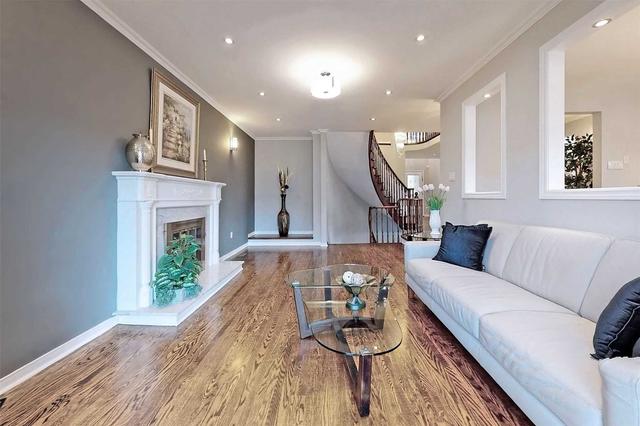 8 Brogan Crt, House detached with 4 bedrooms, 5 bathrooms and 9 parking in Markham ON | Image 4