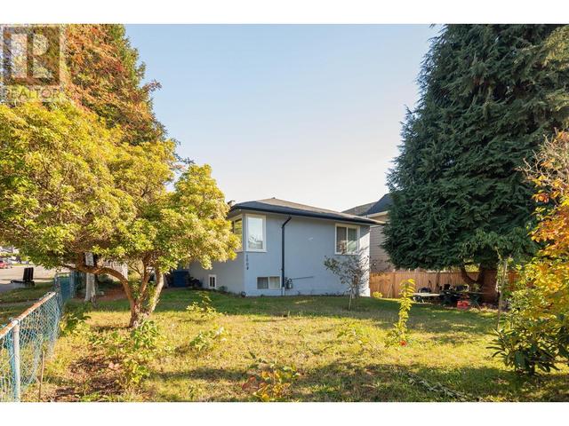 1004 Springer Avenue, House detached with 6 bedrooms, 2 bathrooms and 3 parking in Burnaby BC | Image 5