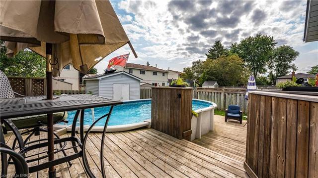 27 Coxwell Crescent, House detached with 5 bedrooms, 2 bathrooms and null parking in Brantford ON | Image 6