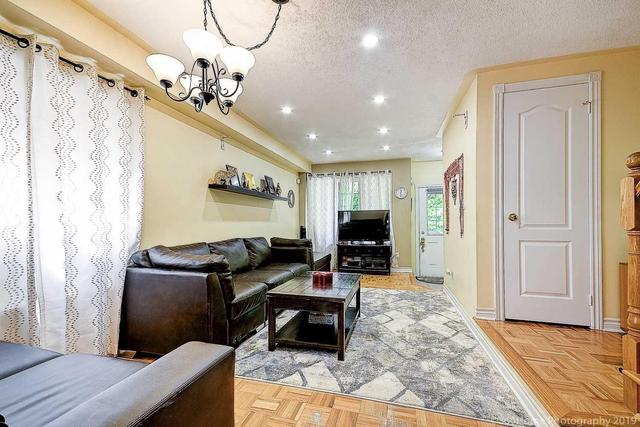 19 Vania Dr, House semidetached with 3 bedrooms, 4 bathrooms and 2 parking in Vaughan ON | Image 3
