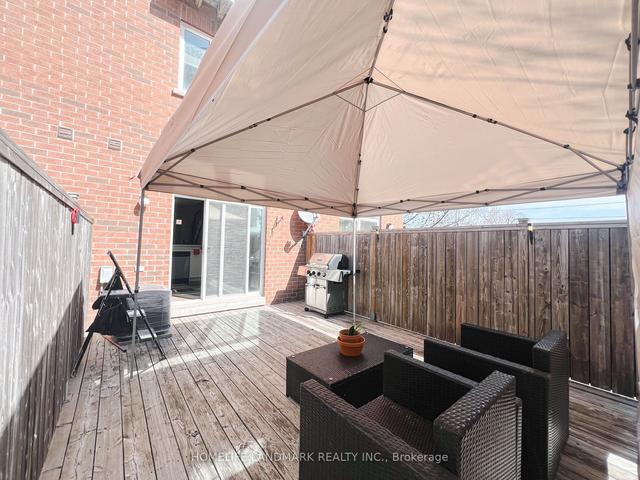 3b Hobden Pl, House attached with 3 bedrooms, 2 bathrooms and 1 parking in Toronto ON | Image 4