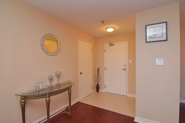 1611 - 1 Rowntree Rd, Condo with 2 bedrooms, 2 bathrooms and 1 parking in Toronto ON | Image 4