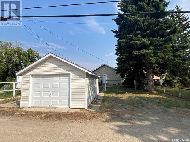 411 Main Street, House detached with 2 bedrooms, 1 bathrooms and null parking in Biggar SK | Image 24