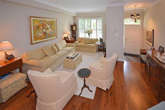 94 Pleasant Blvd, Townhouse with 3 bedrooms, 3 bathrooms and 2 parking in Toronto ON | Image 2